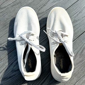 Women’s Allbirds Tree Skippers in white. Used but in great condition!